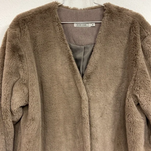 niko and.. Faux Fur long teddy bear coat brown oversized collarless size L EUC - Picture 2 of 11